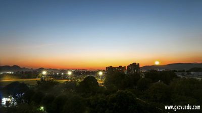 田径场晚霞