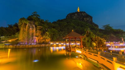 校园景观万物生瀑布夜景